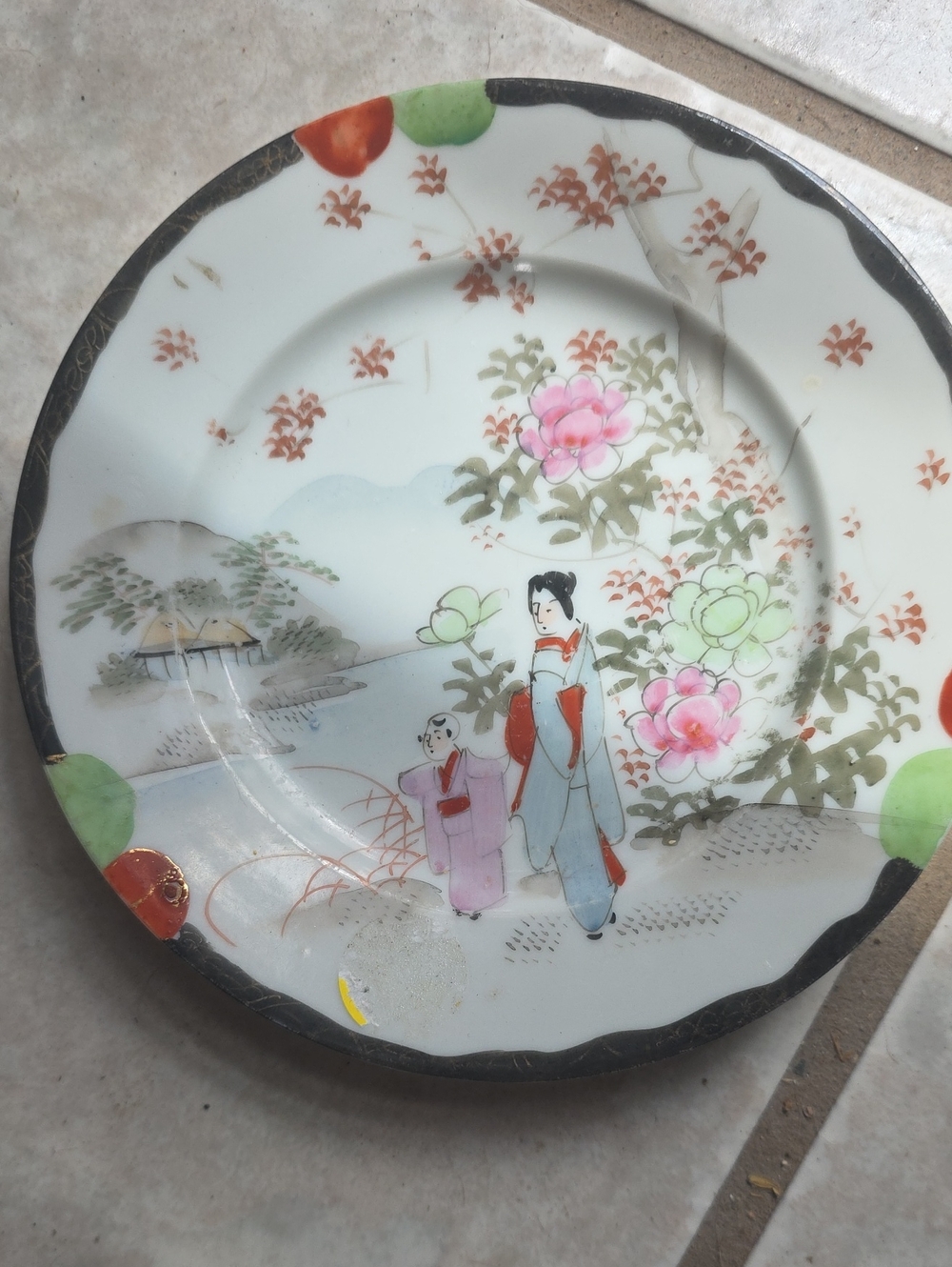Decorative Floral Geisha Porcelain Plate in White and Pink